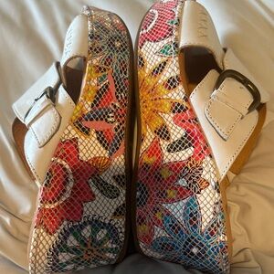 Born clogs Size 8